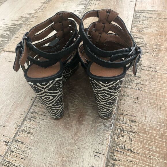Lucky Brand Jasmei Espadrille Leather Brown Black Strappy  New!!! Lucky Brand black platform sandals. 6.5